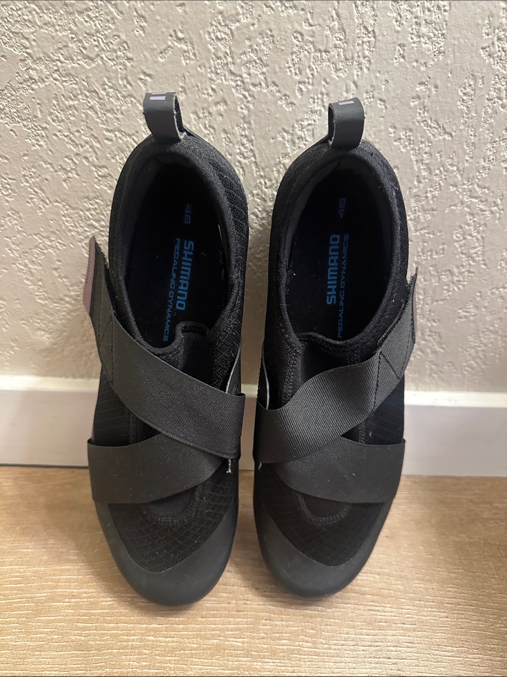 Shimano Black Men's Athletic Cycling Shoes with Cross-Strap